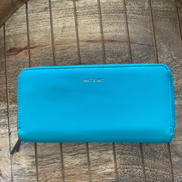 Authentic Mat & Nat Wallet - Picture 2 of 5